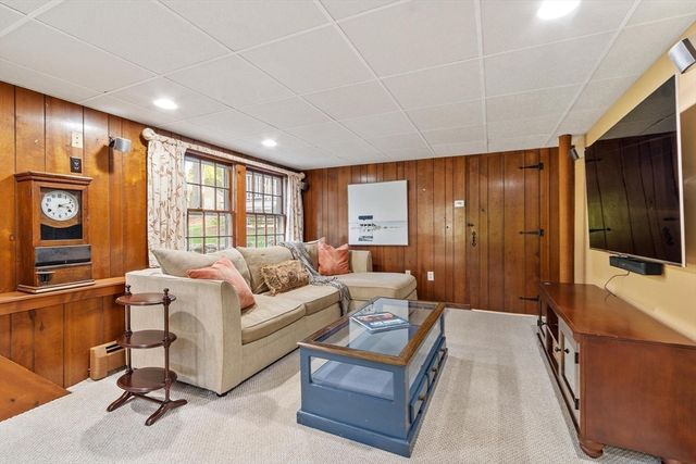 19 Dalton Road, Chelmsford, MA 01824
