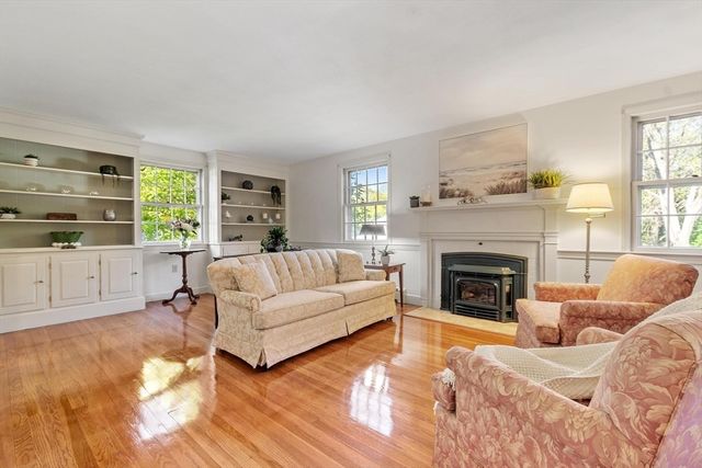 19 Dalton Road, Chelmsford, MA 01824