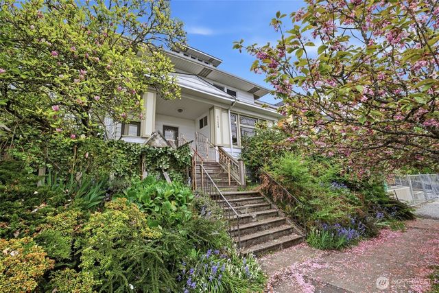 6238 Woodlawn Avenue N, Seattle, WA 98103