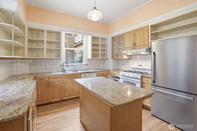 6238 Woodlawn Avenue N, Seattle, WA 98103