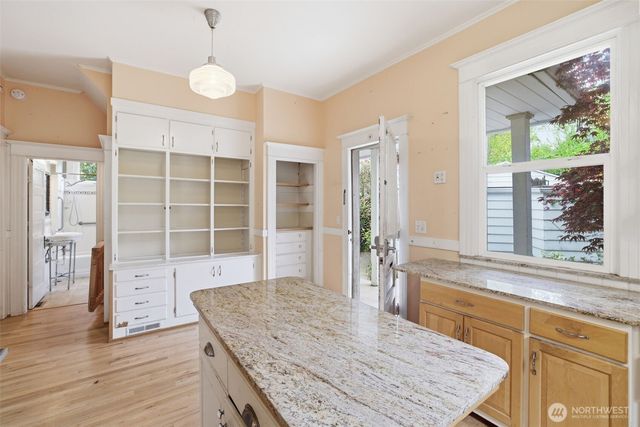 6238 Woodlawn Avenue N, Seattle, WA 98103