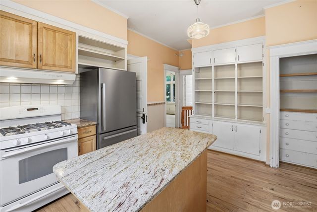 6238 Woodlawn Avenue N, Seattle, WA 98103