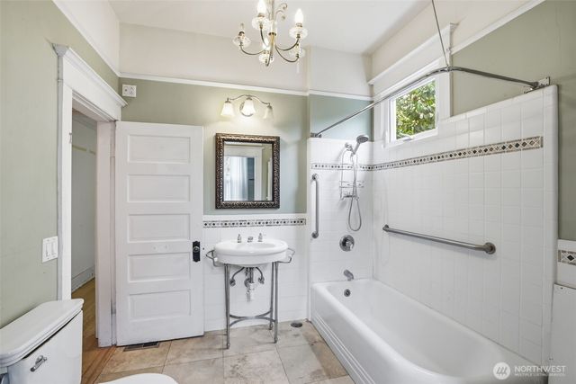 6238 Woodlawn Avenue N, Seattle, WA 98103