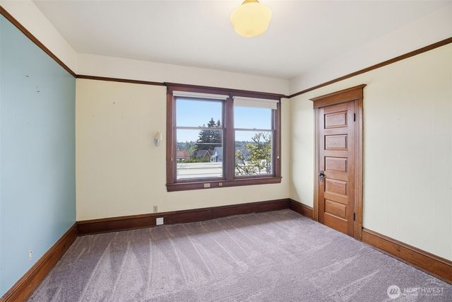 6238 Woodlawn Avenue N, Seattle, WA 98103