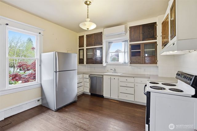 6238 Woodlawn Avenue N, Seattle, WA 98103
