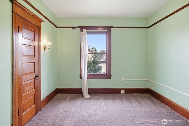 6238 Woodlawn Avenue N, Seattle, WA 98103