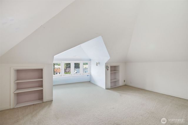 6238 Woodlawn Avenue N, Seattle, WA 98103