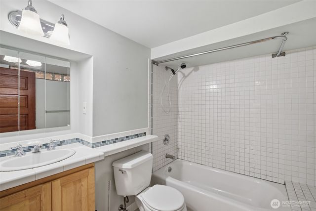 6238 Woodlawn Avenue N, Seattle, WA 98103