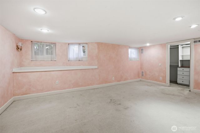 6238 Woodlawn Avenue N, Seattle, WA 98103