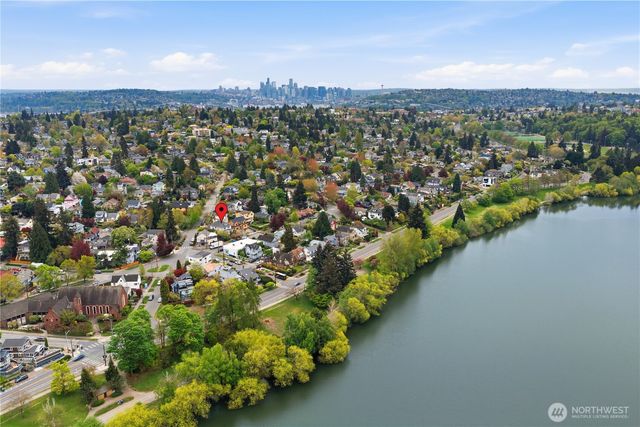 6238 Woodlawn Avenue N, Seattle, WA 98103