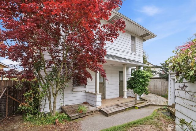 6238 Woodlawn Avenue N, Seattle, WA 98103
