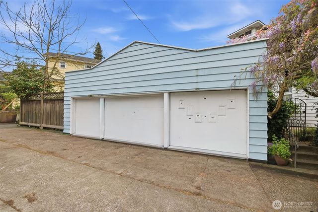 6238 Woodlawn Avenue N, Seattle, WA 98103
