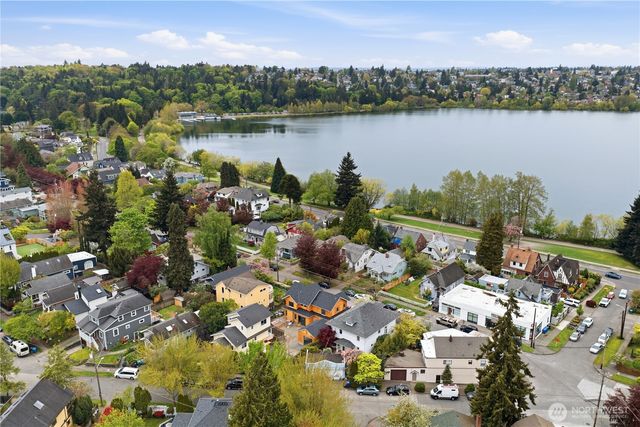 6238 Woodlawn Avenue N, Seattle, WA 98103