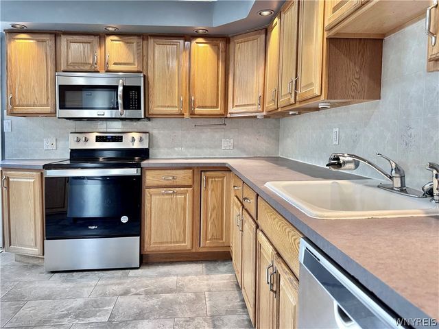 173 Oakhill Drive, Hamburg, NY 14075