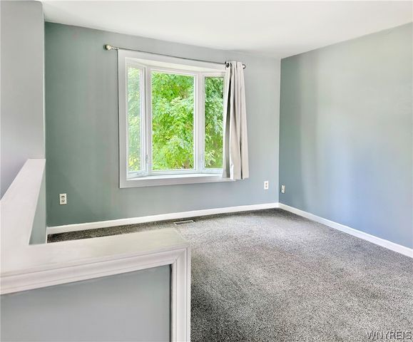 173 Oakhill Drive, Hamburg, NY 14075