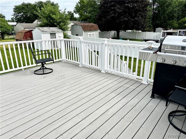 173 Oakhill Drive, Hamburg, NY 14075