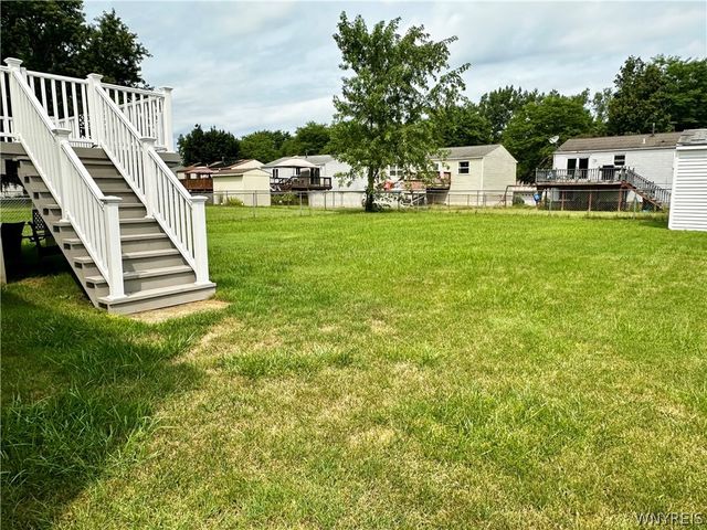 173 Oakhill Drive, Hamburg, NY 14075