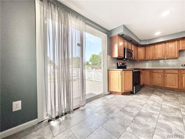 173 Oakhill Drive, Hamburg, NY 14075