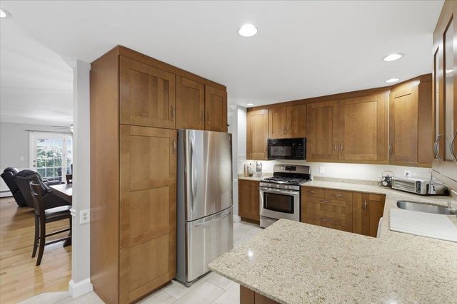 1465 Hooksett Rd Unit 75, Hooksett, NH 03106