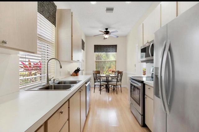1092 Bedford Avenue, Palm Beach Gardens, FL 33403