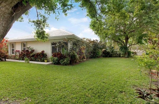 1092 Bedford Avenue, Palm Beach Gardens, FL 33403