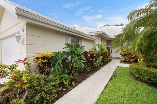 1092 Bedford Avenue, Palm Beach Gardens, FL 33403
