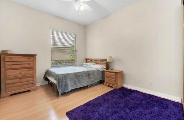 1092 Bedford Avenue, Palm Beach Gardens, FL 33403