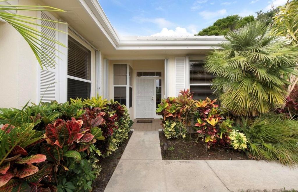 1092 Bedford Avenue, Palm Beach Gardens, FL 33403