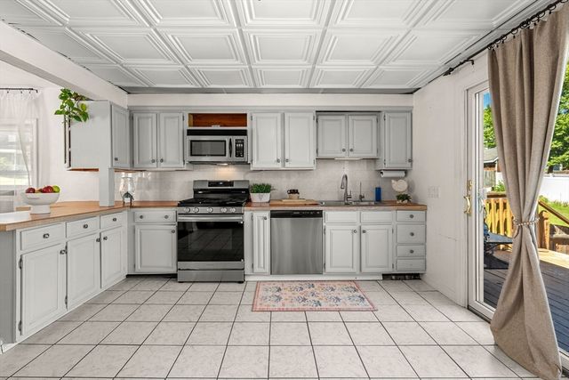 21 Burroughs St, Danvers, MA 01923
