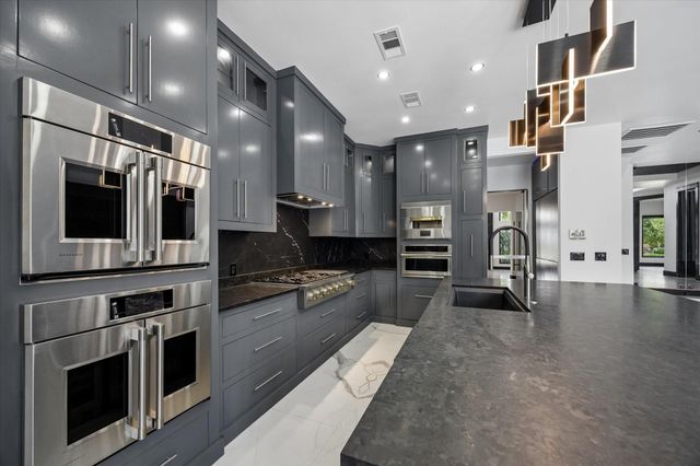 4521 Merrie Lane, Bellaire, TX 77401