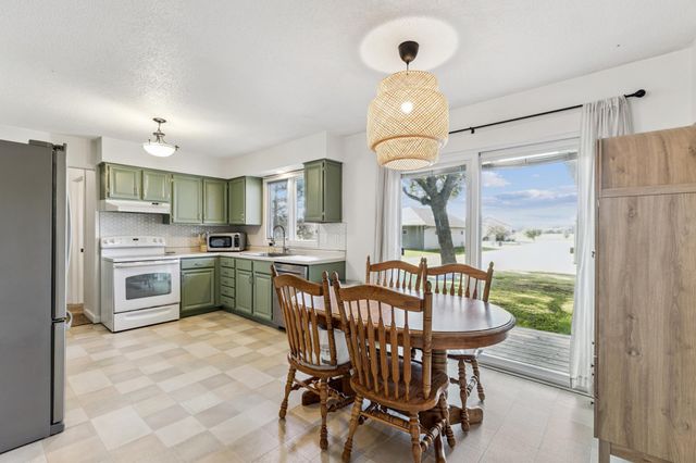 218 Jeanne Avenue E, Eden Valley, MN 55329