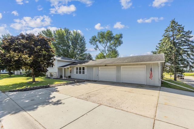 218 Jeanne Avenue E, Eden Valley, MN 55329