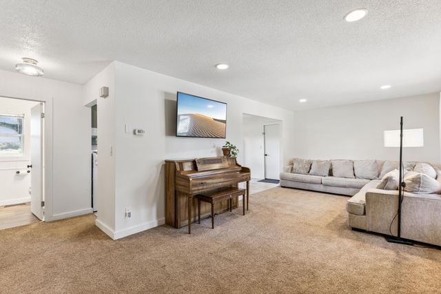 218 Jeanne Avenue E, Eden Valley, MN 55329