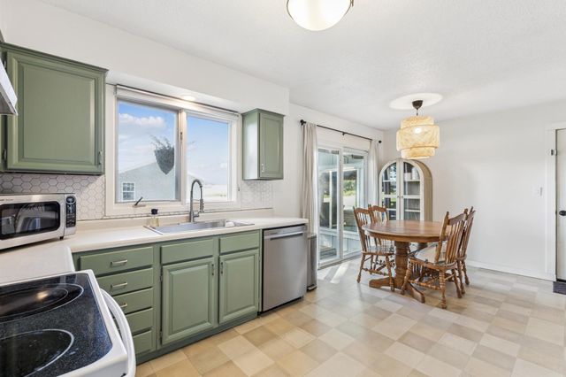 218 Jeanne Avenue E, Eden Valley, MN 55329