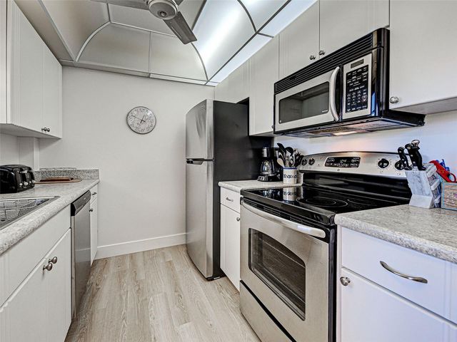 232 SAINT AUGUSTINE AVENUE 105, Venice, FL 34285