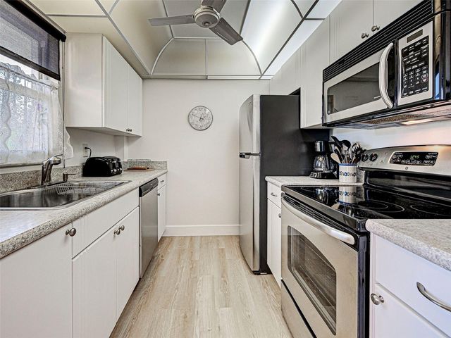 232 SAINT AUGUSTINE AVENUE 105, Venice, FL 34285