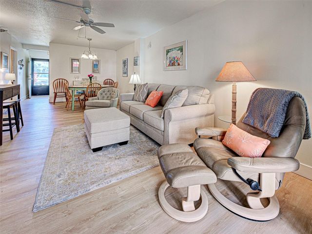 232 SAINT AUGUSTINE AVENUE 105, Venice, FL 34285