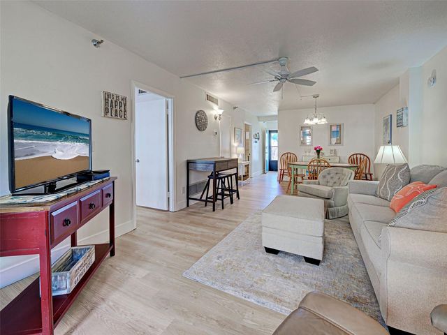 232 SAINT AUGUSTINE AVENUE 105, Venice, FL 34285