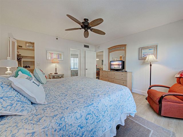 232 SAINT AUGUSTINE AVENUE 105, Venice, FL 34285