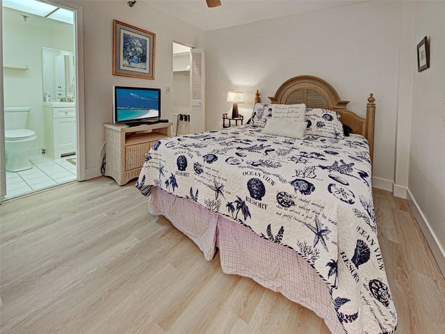 232 SAINT AUGUSTINE AVENUE 105, Venice, FL 34285