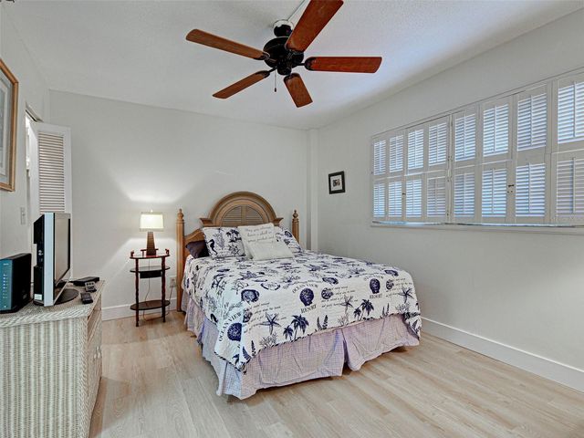 232 SAINT AUGUSTINE AVENUE 105, Venice, FL 34285