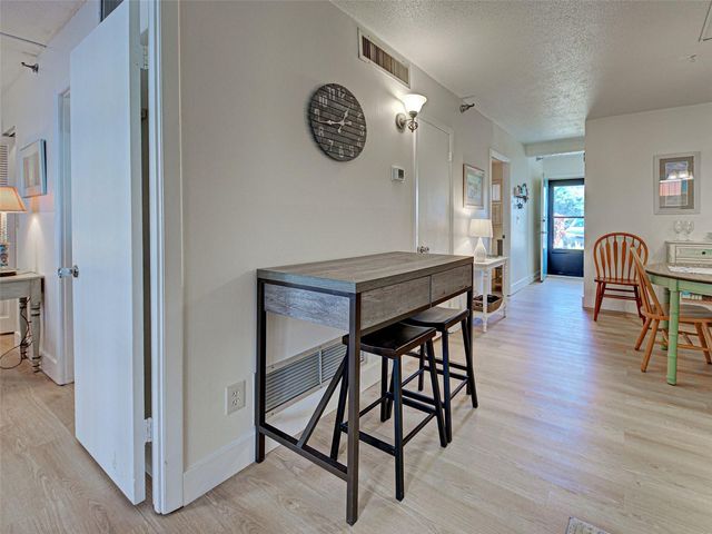 232 SAINT AUGUSTINE AVENUE 105, Venice, FL 34285