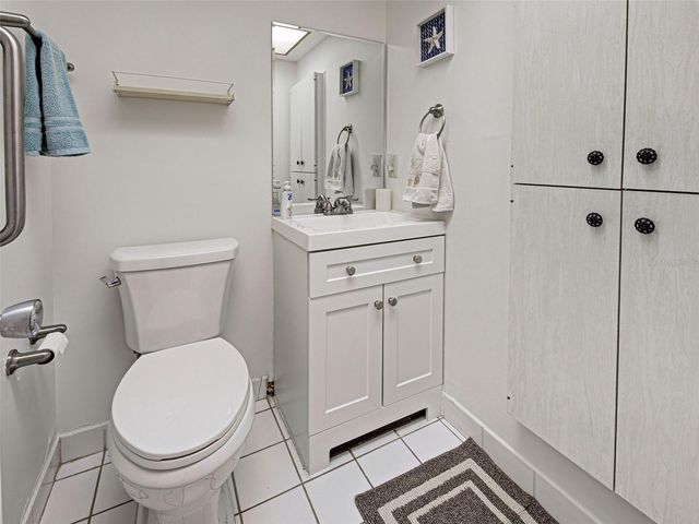 232 SAINT AUGUSTINE AVENUE 105, Venice, FL 34285