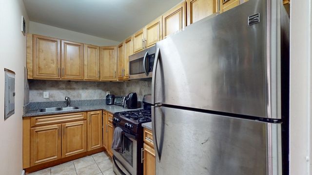 28 Juniper St 78, Brookline, MA 02445