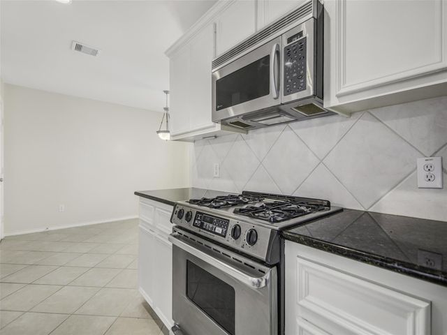 1140 W 25th Street B, Houston, TX 77008