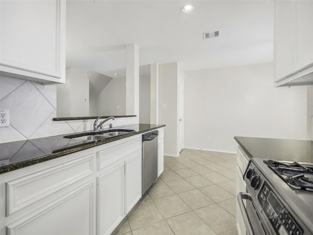 1140 W 25th Street B, Houston, TX 77008