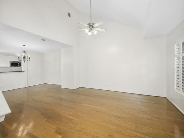 1140 W 25th Street B, Houston, TX 77008