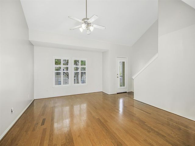 1140 W 25th Street B, Houston, TX 77008