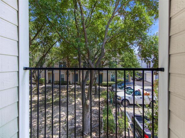 1140 W 25th Street B, Houston, TX 77008