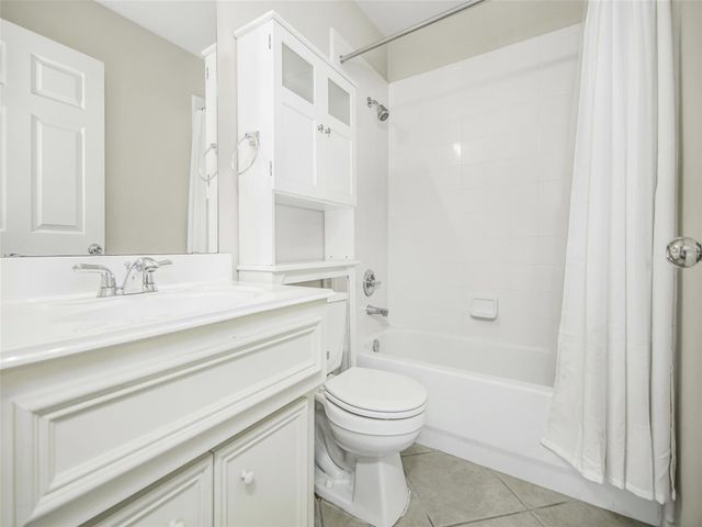 1140 W 25th Street B, Houston, TX 77008